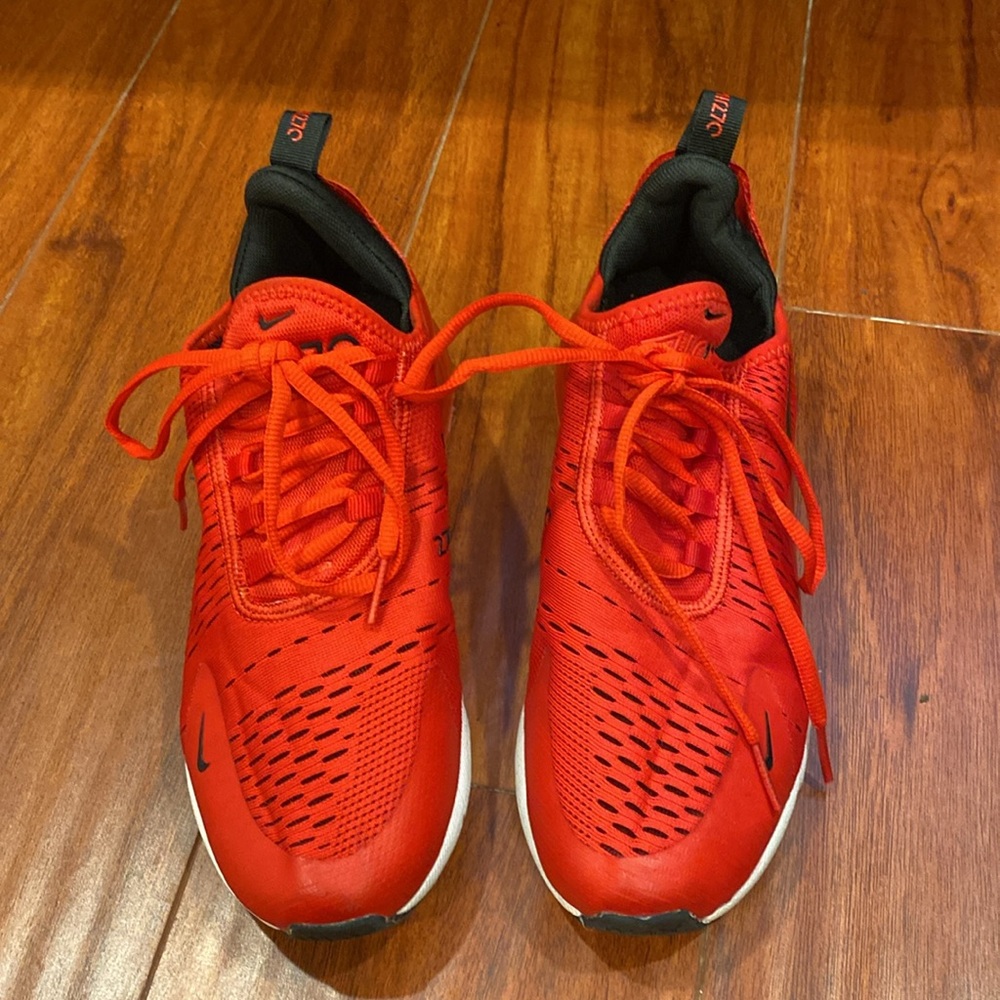 Red Nike Air7